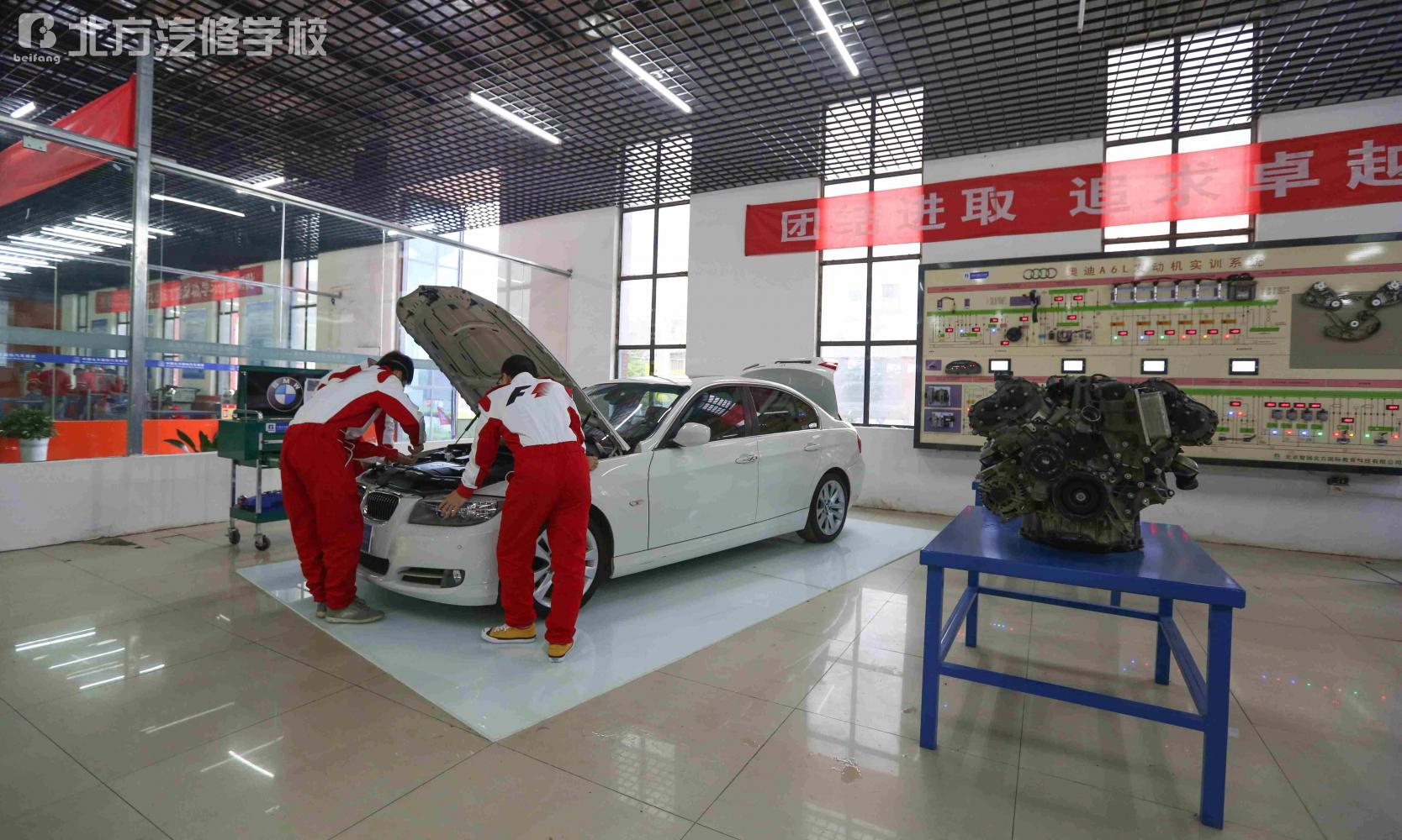 汽車發(fā)動(dòng)機(jī)底盤維修設(shè)備